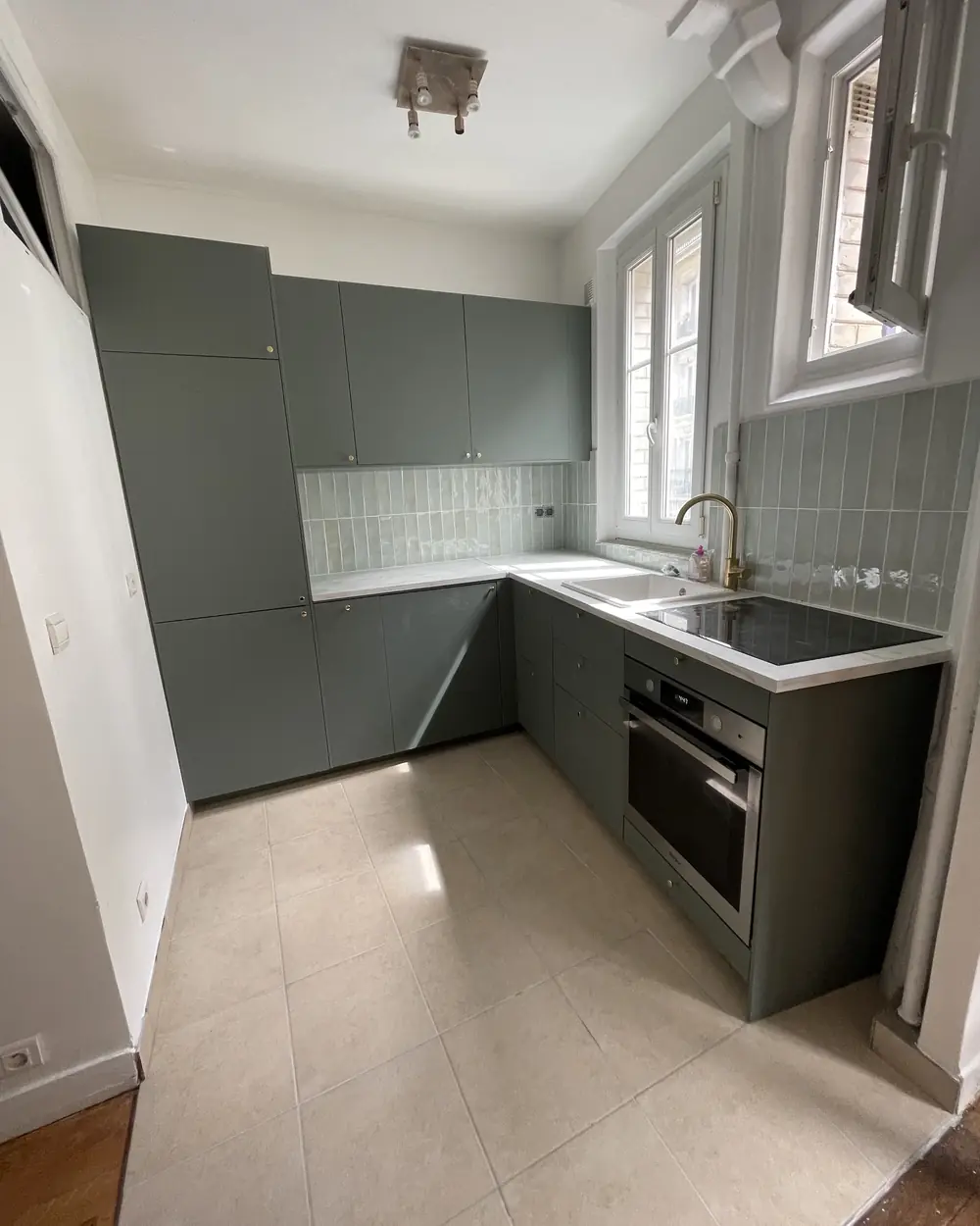 Après rénovation par DAR : cuisine, Paris 18e