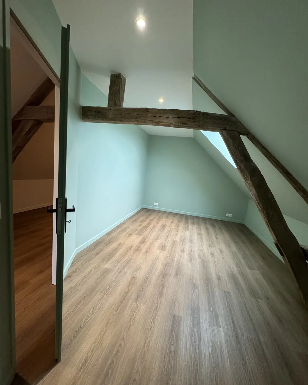 Après rénovation par DAR : combles aménagés en chambres, Sologne