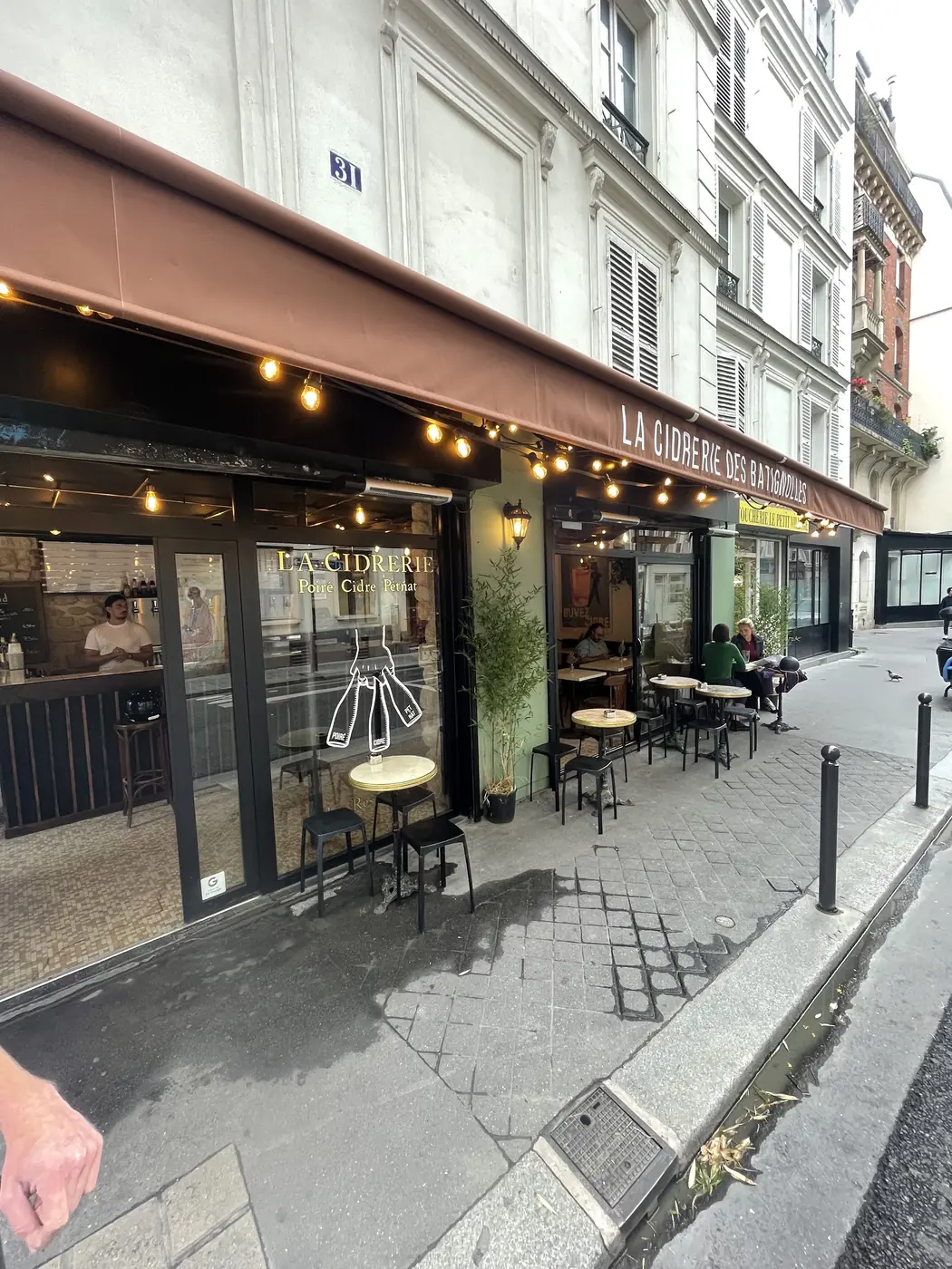Façade et terrasse du restaurant