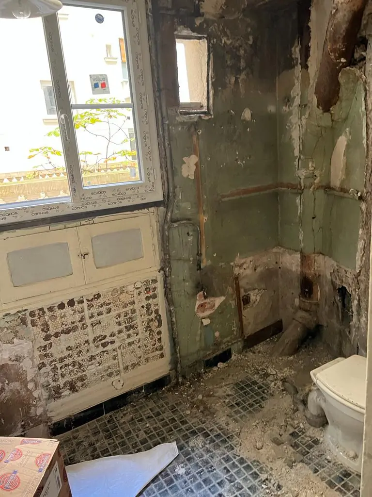 Ancienne salle de bains avant rénovation