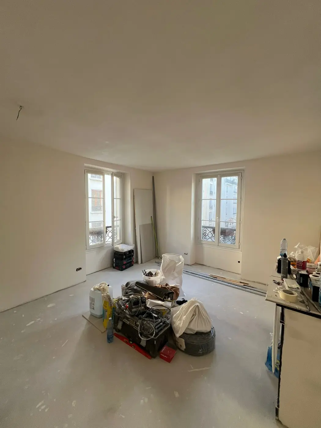 Séjour vidé avant travaux