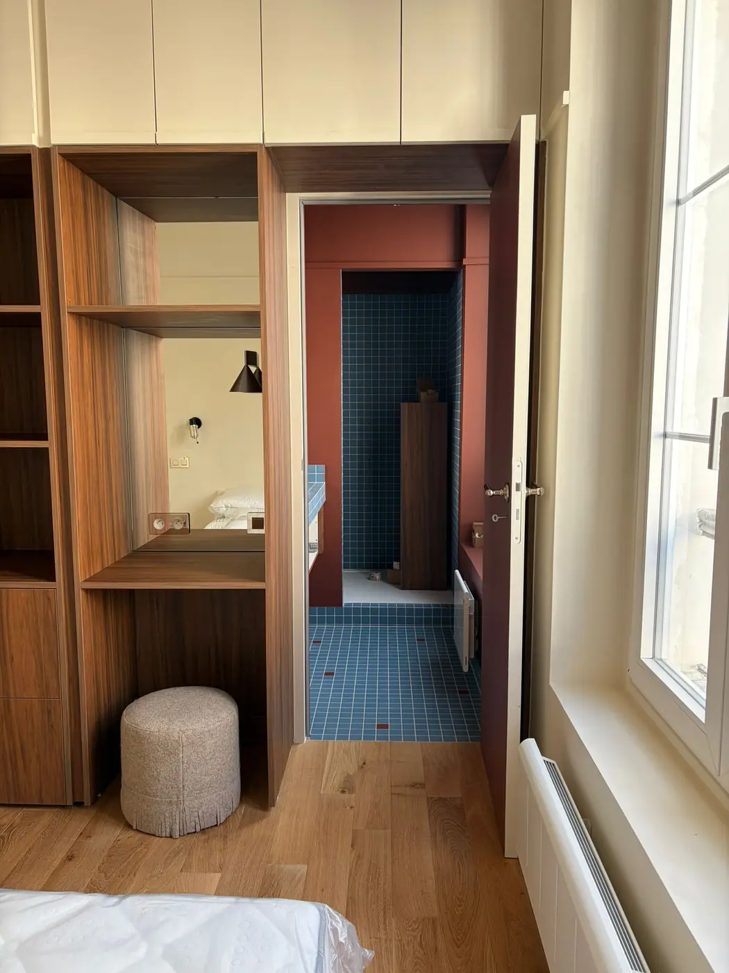 Niche bureau et rangements bois sur mesure