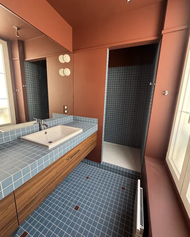 Salle de bains mosaïque bleue, Paris 7e