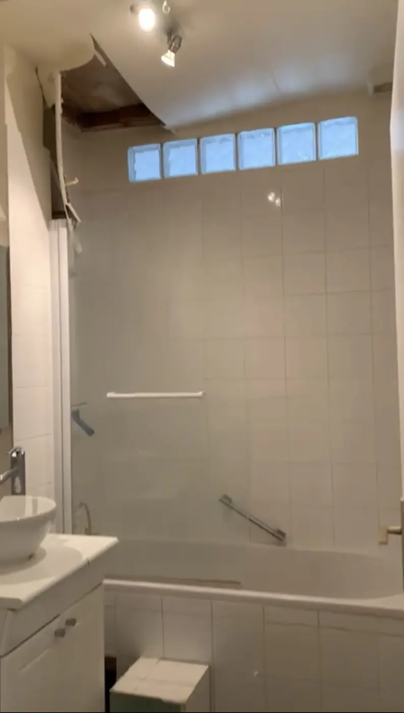 Cuisine & salle de bains avant travaux, Paris 18e