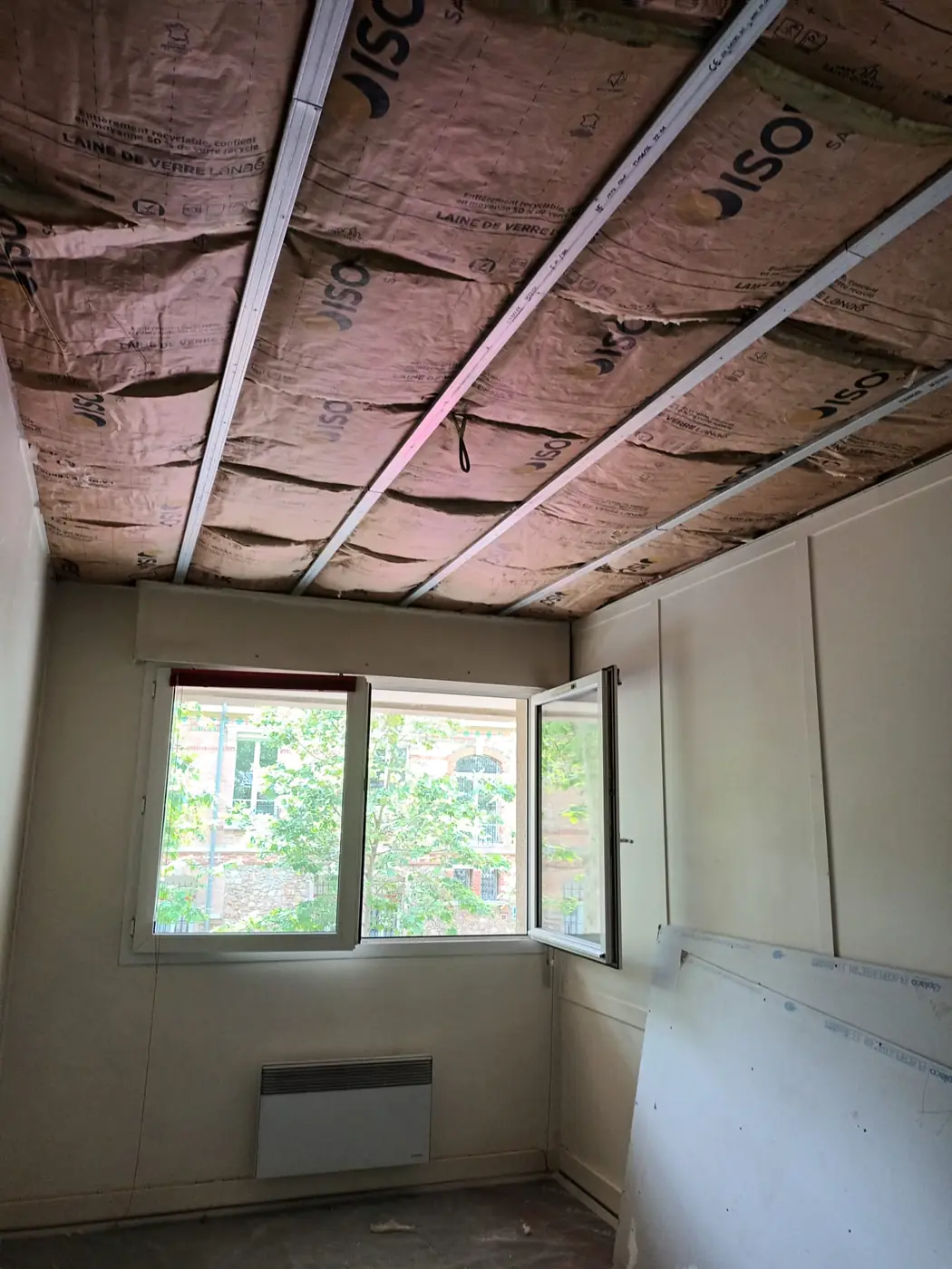 Isolation du plafond en cours