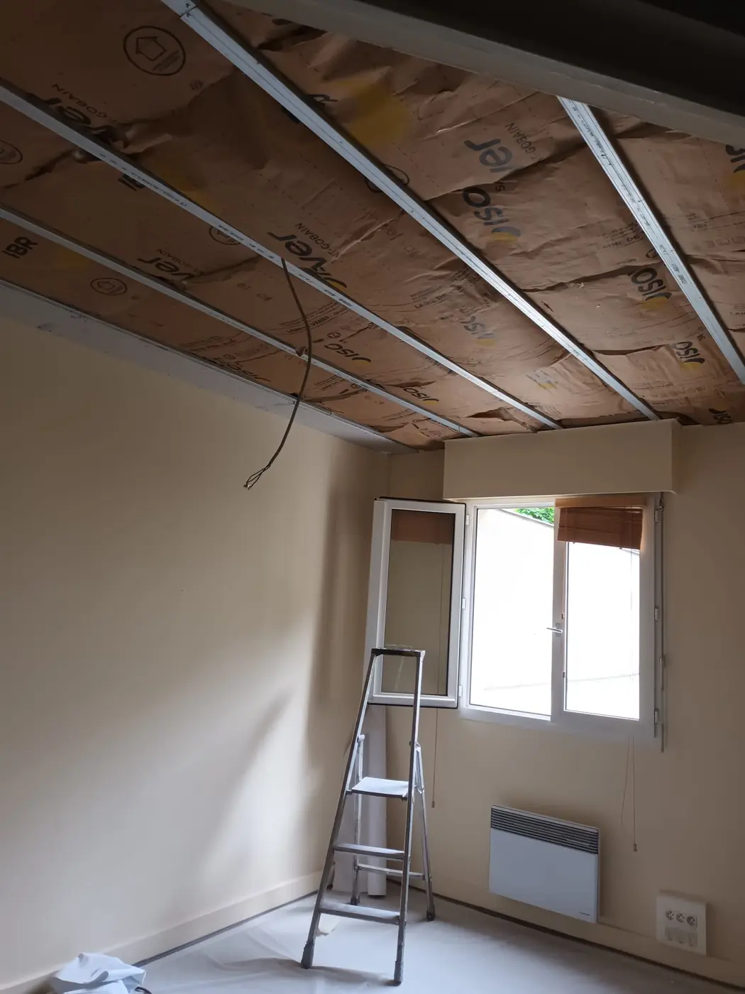 Plafond isolé avant fermeture