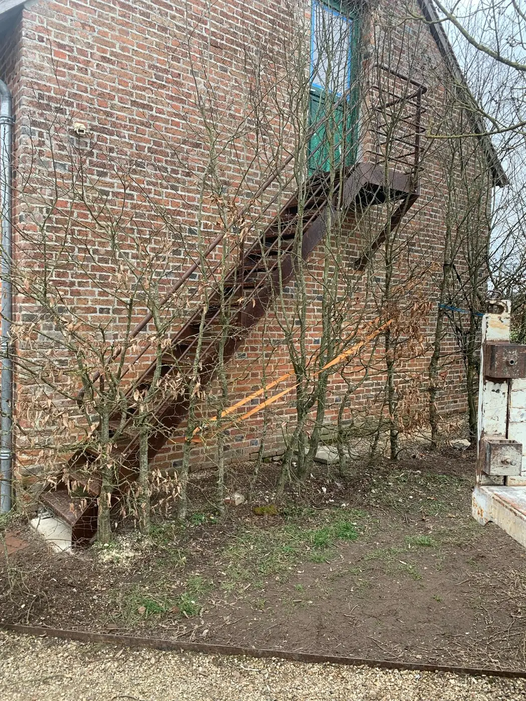 Accès extérieur aux combles avant travaux