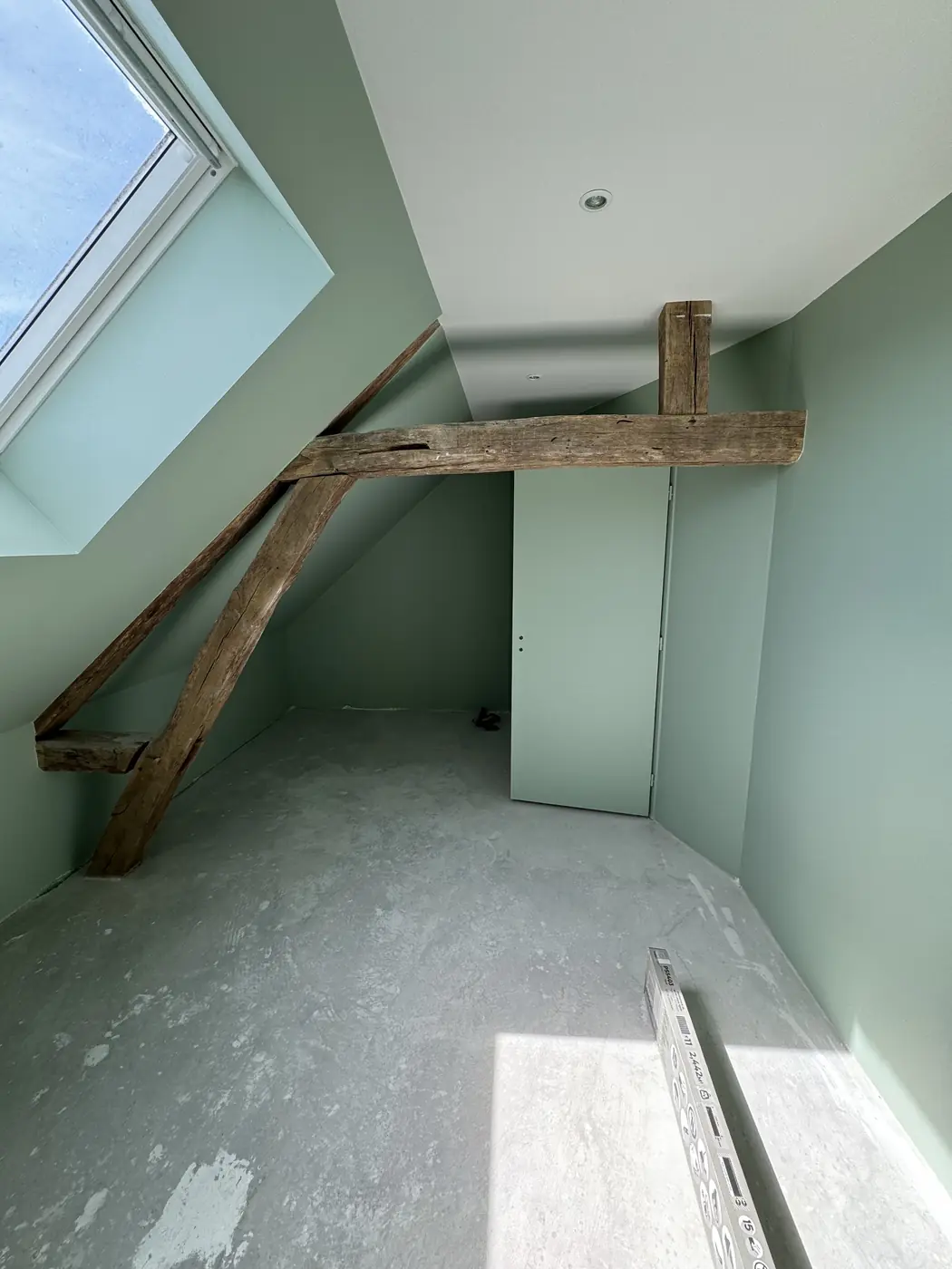 Chambre vert sauge avant la pose du sol